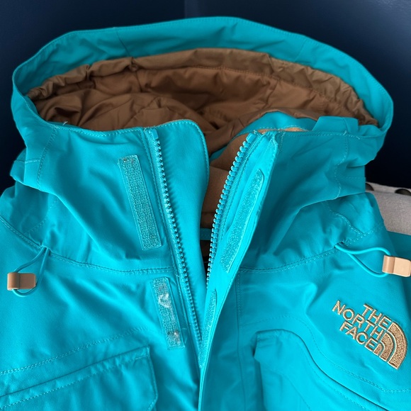 COPY - Women’s Northface winter jacket - Picture 2 of 8
